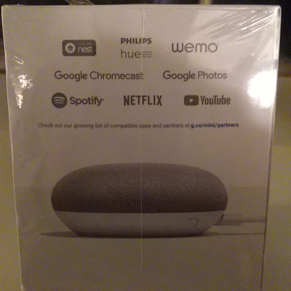 Google Home Mini - Picture 3 of 4